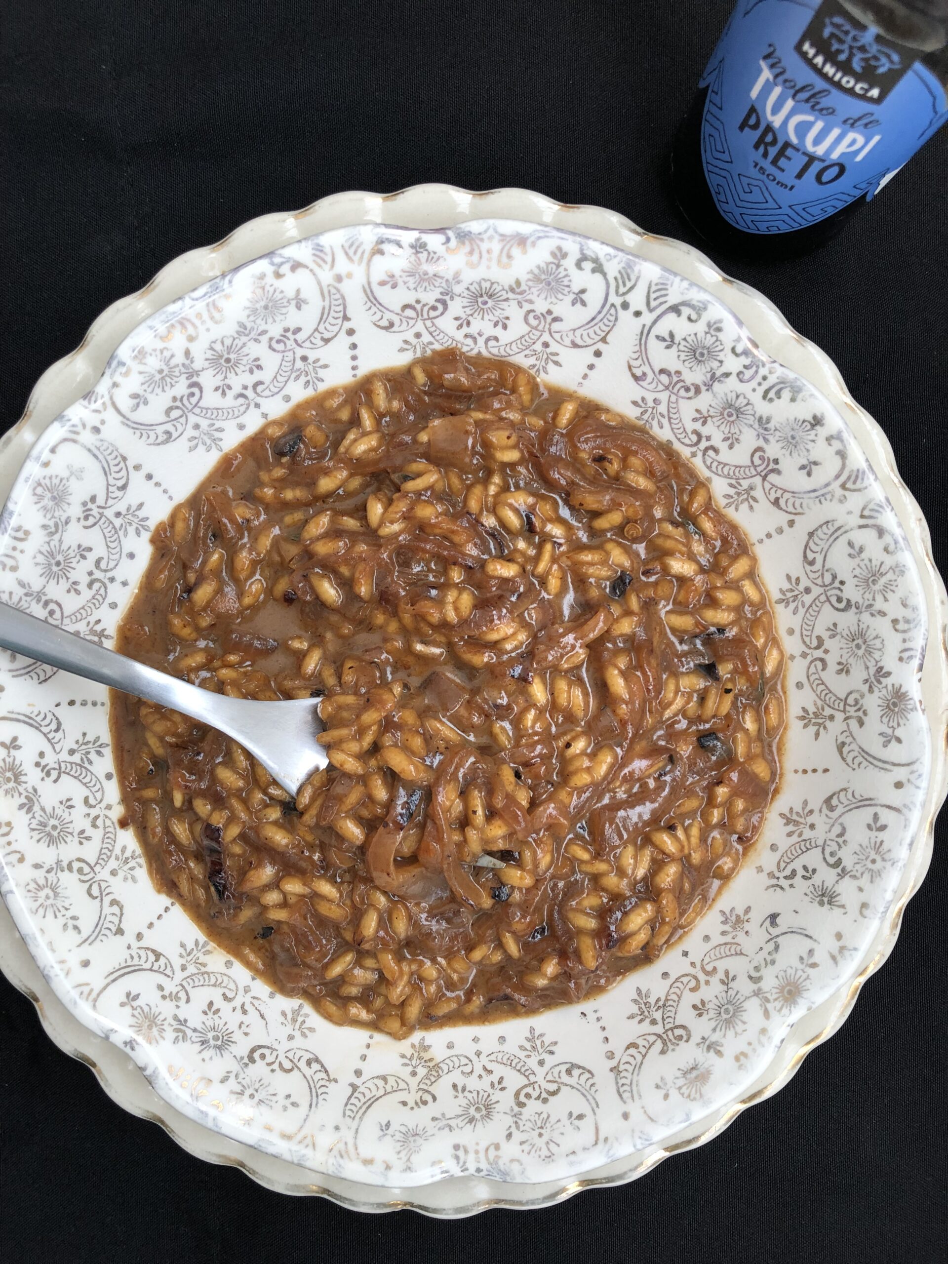 Risoto de Cebola Caramelizada com tucupi preto